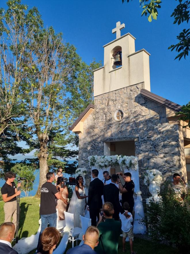 Crkveni brak sklopili su Amanda De Ruta i Petar Vukadin  - Afrički običaji na vjenčanju u Livnu